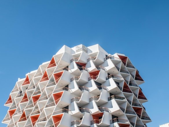 Families locking Dubai property before 2026